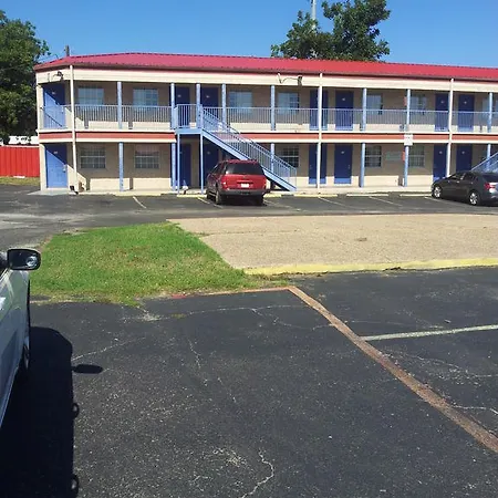 Deluxe Inn Austin-3