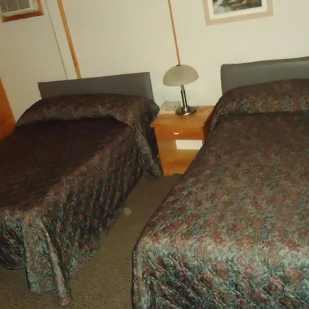 Dreamland Motel-2