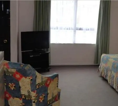 Gwendoline Court Motor Lodge-2