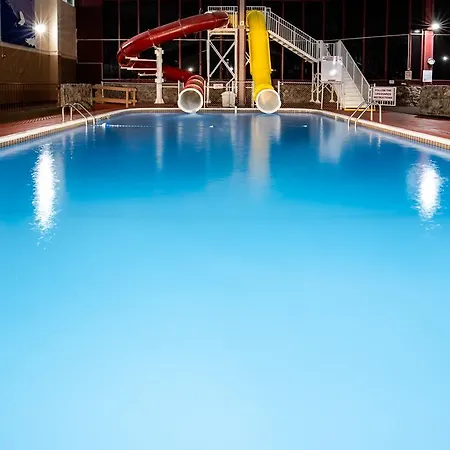 Ramada By Wyndham Medford Hotel & Conference Center-2