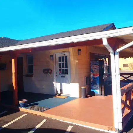 Travelodge By Wyndham Northern Arizona University Downtown-3