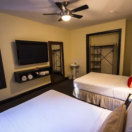 Broadway Hotel & Hostel-3