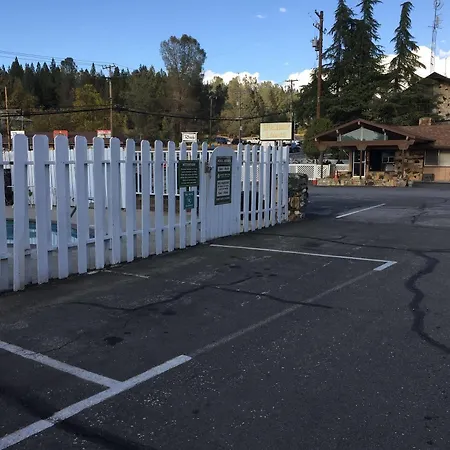 Holiday Lodge-3