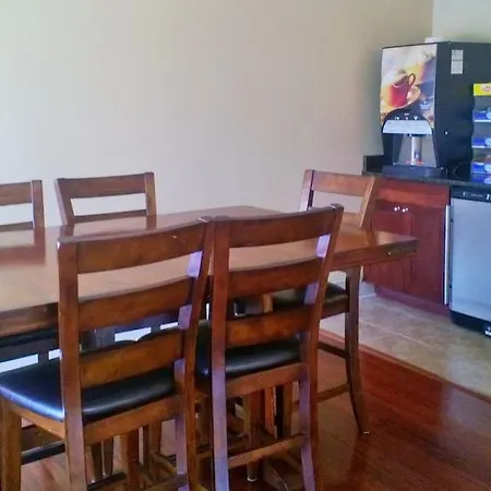 Quarterpath Inn & Suites-2
