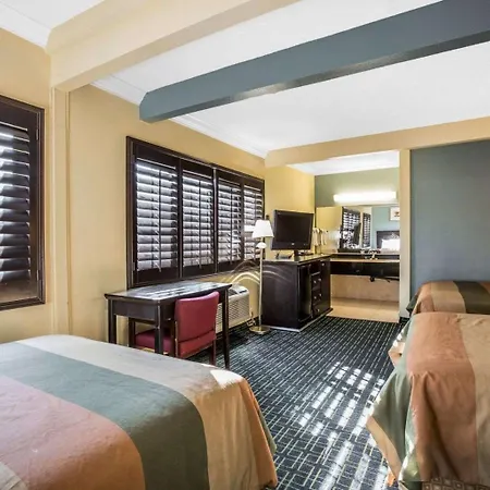 Rodeway Inn Hollywood-2