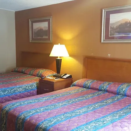 Scottish Inn Knoxville-3