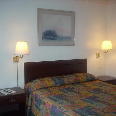 Economy Inn Seaside-3