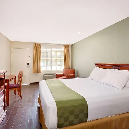 Travelodge By Wyndham El Centro-2