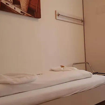 Easy-Living Budget Rooms Lindenstrasse 48-2
