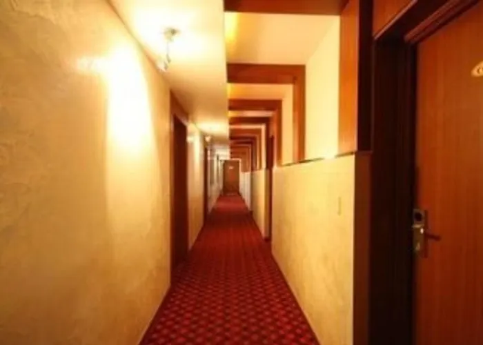 Liz Hotel