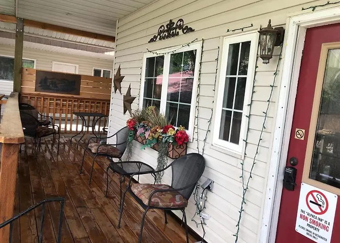 Cheap hotel: Alpaca Inn, The