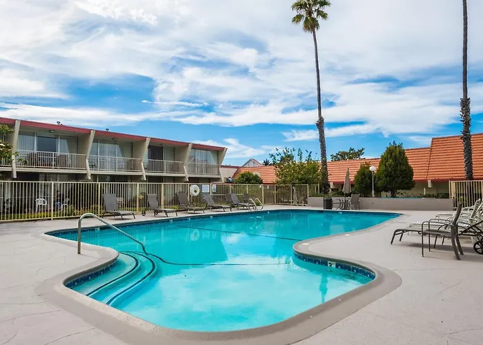 Hotel all'aeroporto: Travelodge By Wyndham Monterey Bay