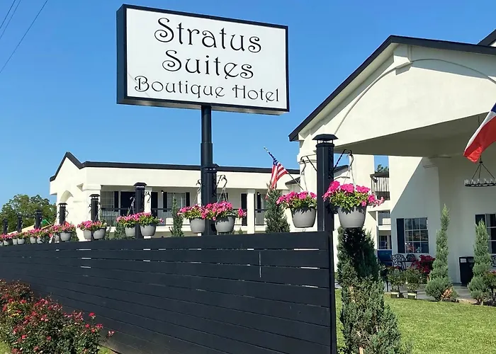 Hotel near College: Stratus Suites Boutique Hotel