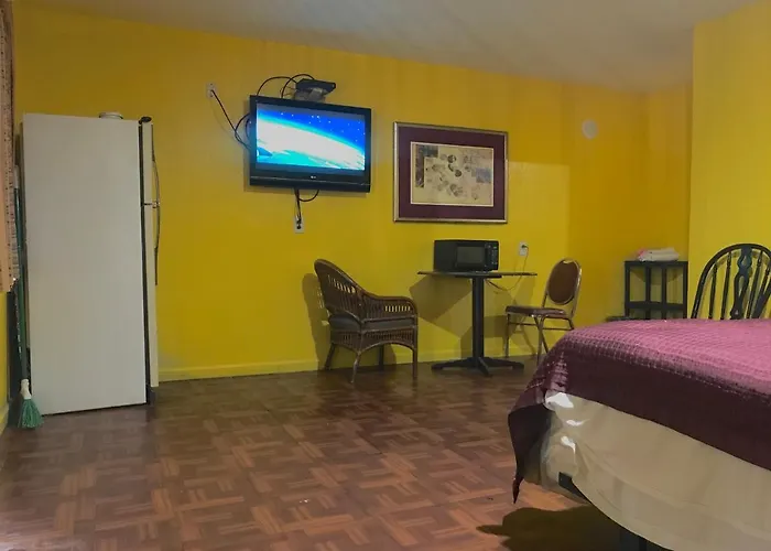 Commodore Motel