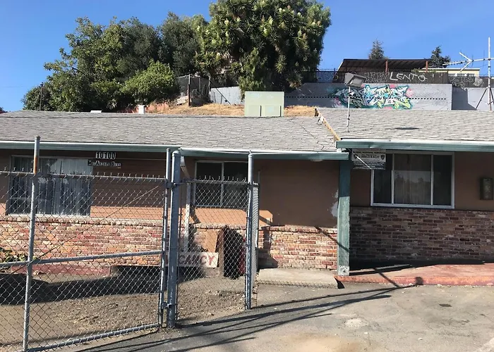 Commodore Motel