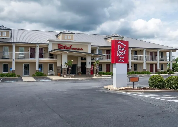 Red Roof Inn & Suites Calhoun