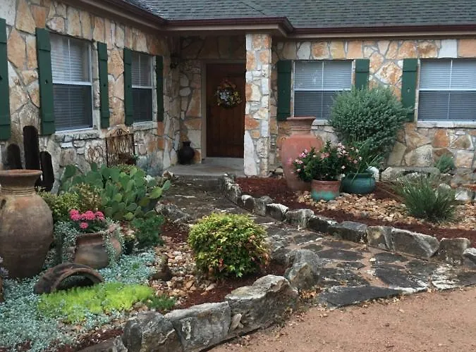 Cheap hotel: Casa Del Rio Bed And Breakfast