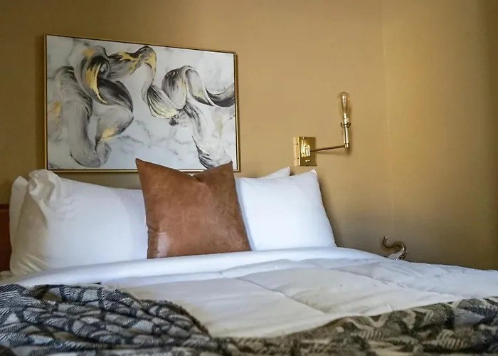 All Vacation Rentals Sleepover 1Bd 1Ba Downtown Wichita