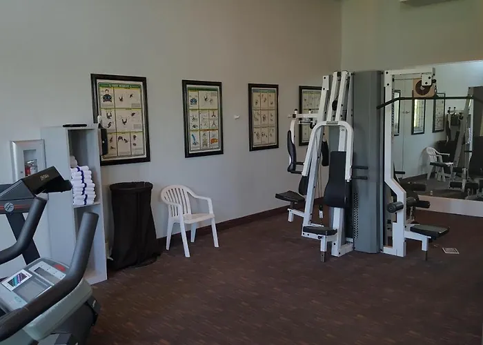 Pet Friendly hotel: Magnuson Hotel Marina Cove