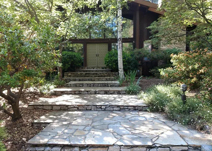 Pet Friendly hotel: Ponderosa Ridge A B & B