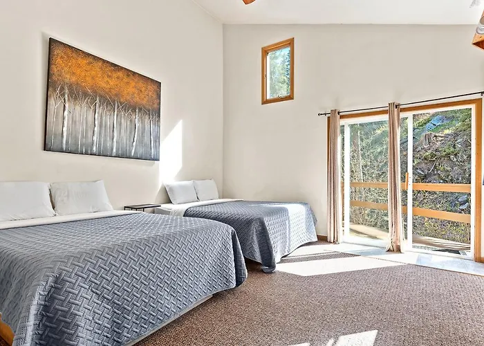 Cheap hotel: Harney Camp Cabins