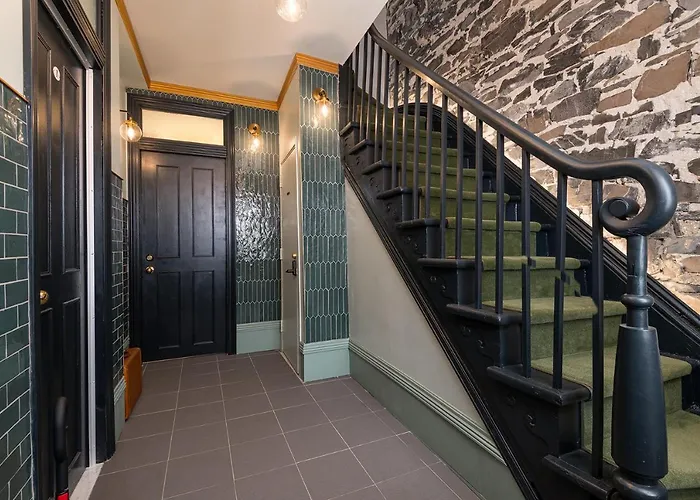 Hotel: Le Coureur Des Bois