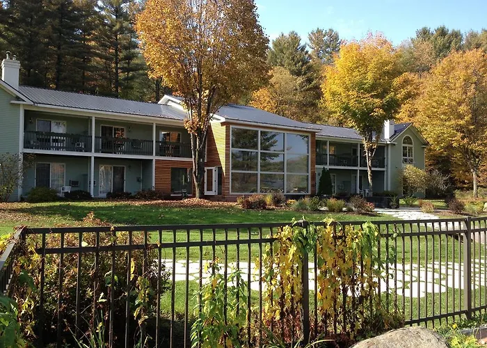 Beach hotel: Mountain Road Resort