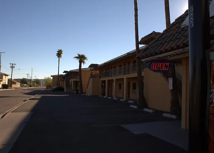Payless Inn