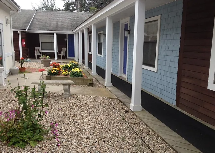 Cheap hotel: The Club At Cape Cod