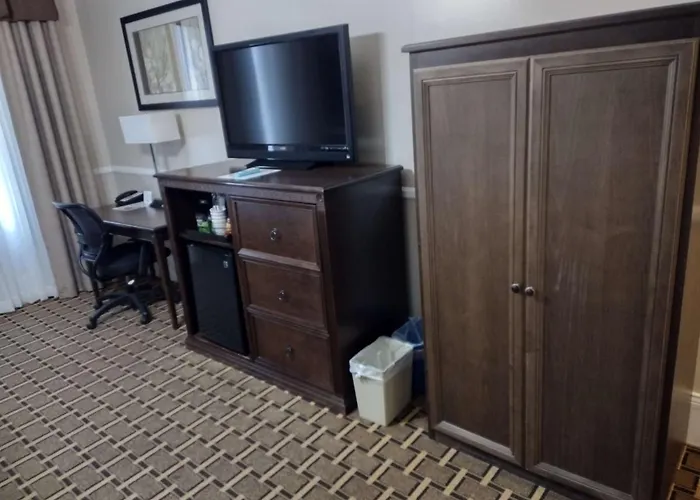 Best Western Plus San Pedro & Suites