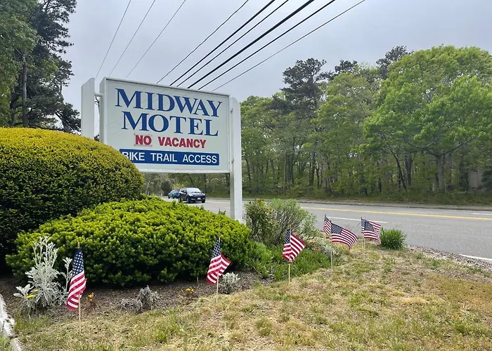 Midway Motel & Cottages