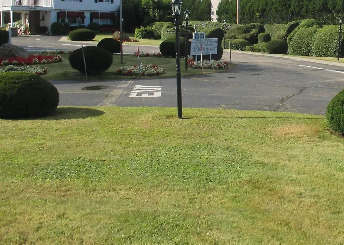 Hotel with pool: Long Beach Motor Inn