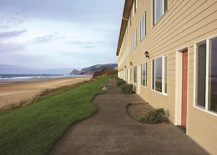 Hotel with Tennis: Chinook Winds Casino Resort