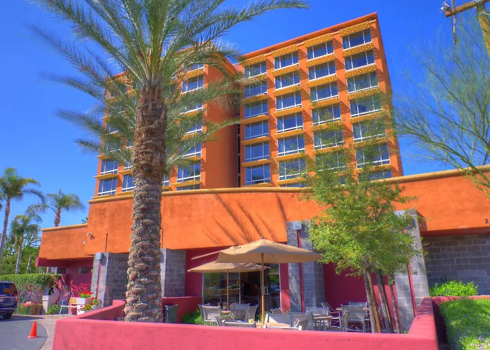 Motels near Arizona Science Center