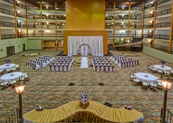 Cheap hotel: Clarion Hotel & Suites Conference Center Memphis Airport