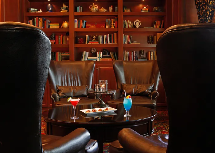 Hotel with view: Warwick Melrose Hotel