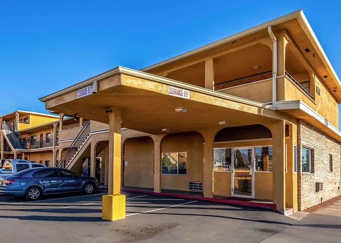 Econo Lodge University