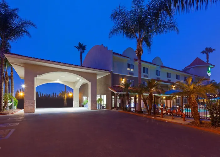 Holiday Inn Express & Suites San Diego-Escondido By Ihg