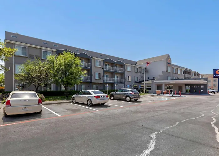 Kid friendly hotel Comfort Suites Dfw Airport