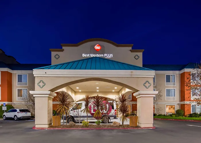 Best Western Plus Airport Inn & Suites