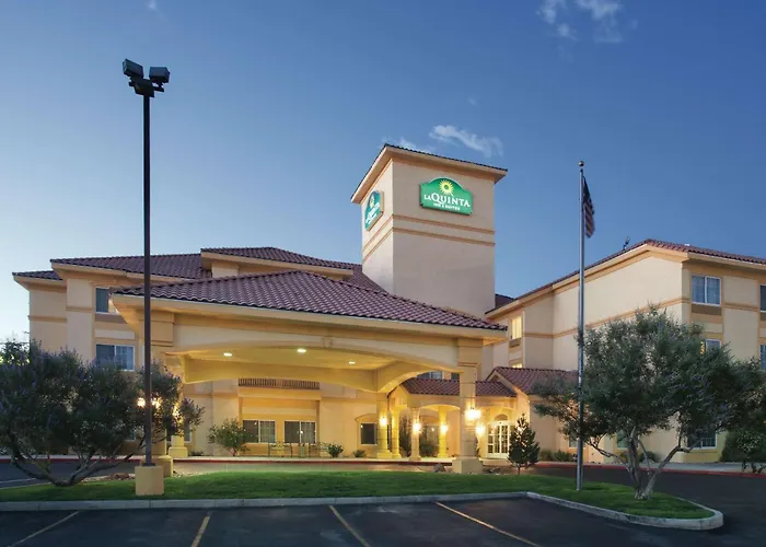 La Quinta Inn & Suites By Wyndham Midtown