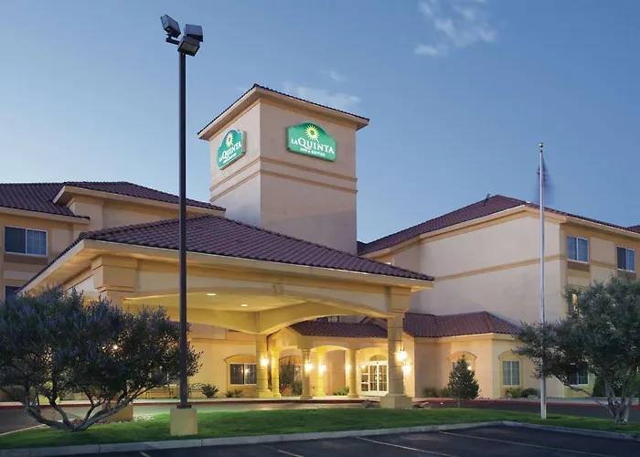 La Quinta Inn & Suites By Wyndham Midtown