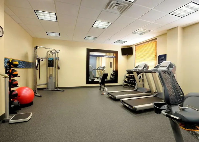 Hotel with pool: Hampton Inn Louisville Downtown