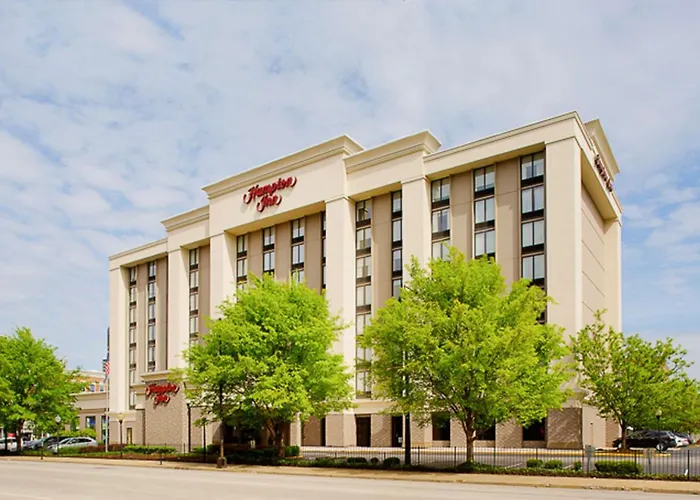 Hotel with pool: Hampton Inn Louisville Downtown