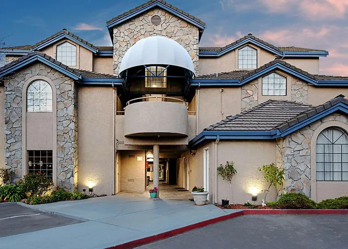 Cheap hotel: Clarion Inn Silicon Valley