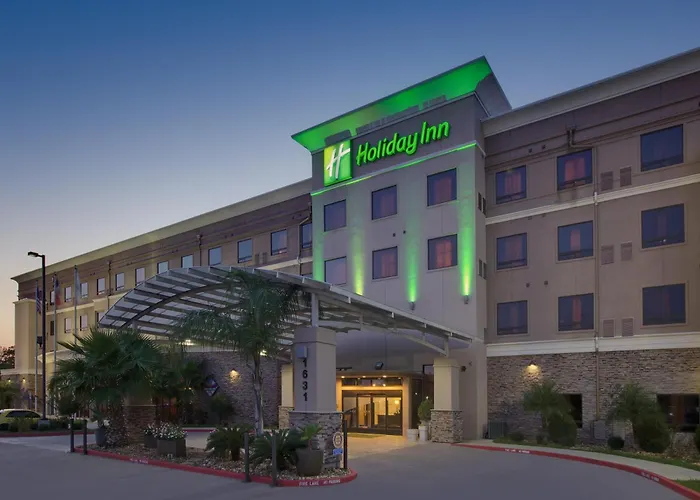 Hotel with pool: Holiday Inn Houston East-Channelview By Ihg