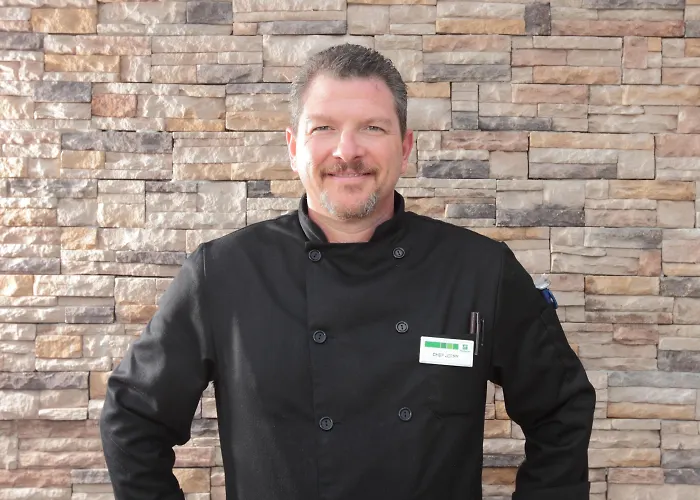 Hotel with pool: Holiday Inn Houston East-Channelview By Ihg