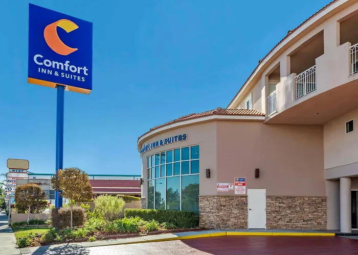 Resort: Comfort Inn & Suites Near Universal - N Hollywood - Burbank