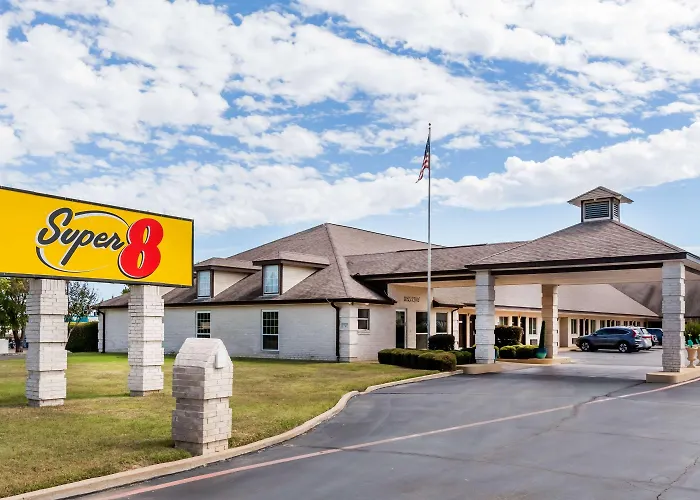 Super 8 By Wyndham Cleburne