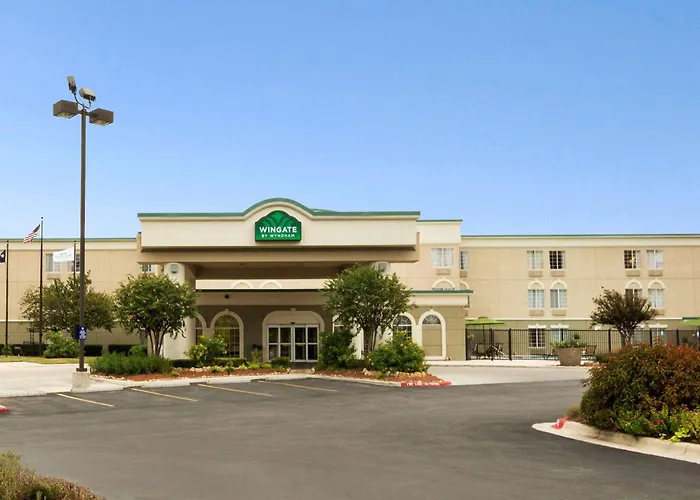 Hotel with pool: Wingate By Wyndham San Marcos